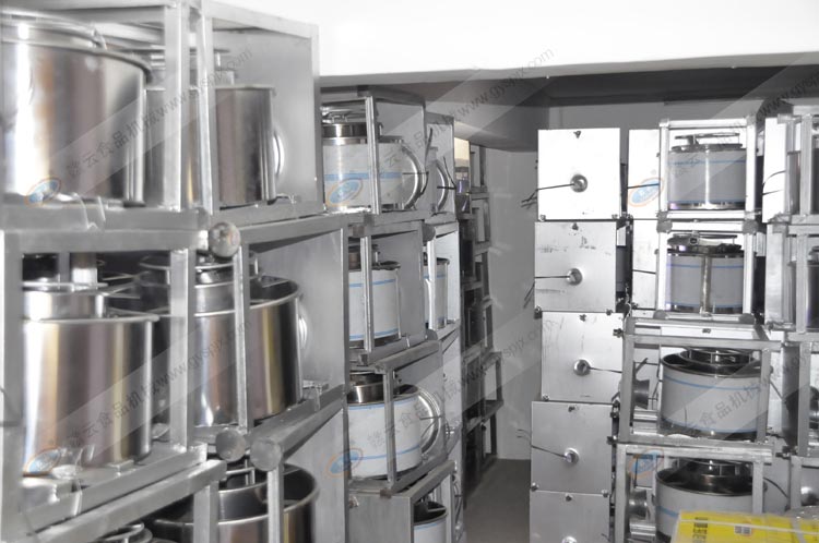 贛云食品機(jī)械廠倉(cāng)庫(kù)一角