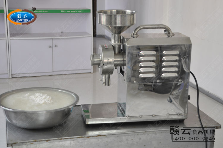 試機(jī)演示機(jī)器和浸泡大米展示