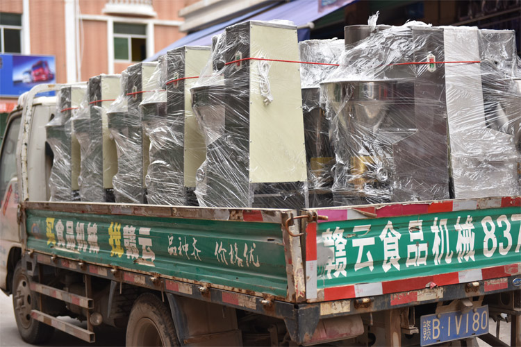 一車肉丸成型機(jī)